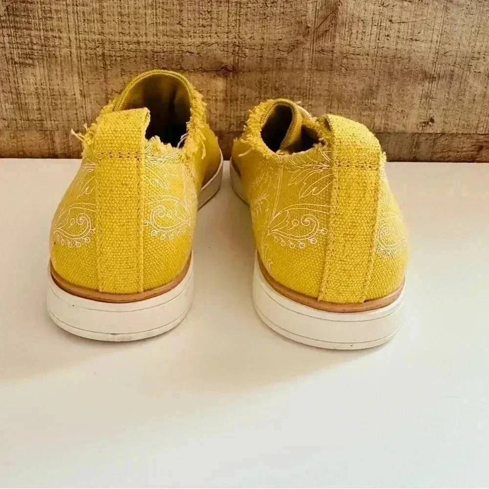 NWOT SOUL Naturalizer Kemper Stretch Slip On Sneakers